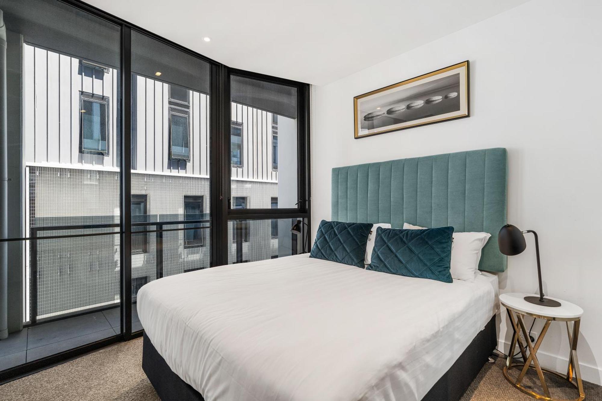The Eminence Apartments By Cllix Melbourne Exteriör bild