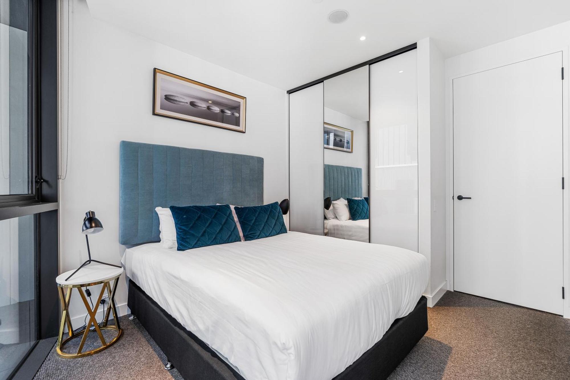 The Eminence Apartments By Cllix Melbourne Exteriör bild