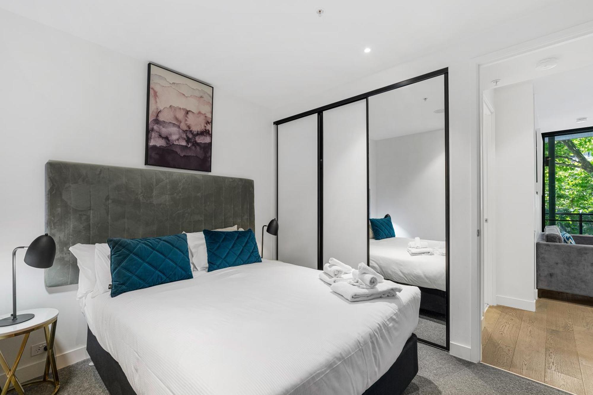 The Eminence Apartments By Cllix Melbourne Exteriör bild