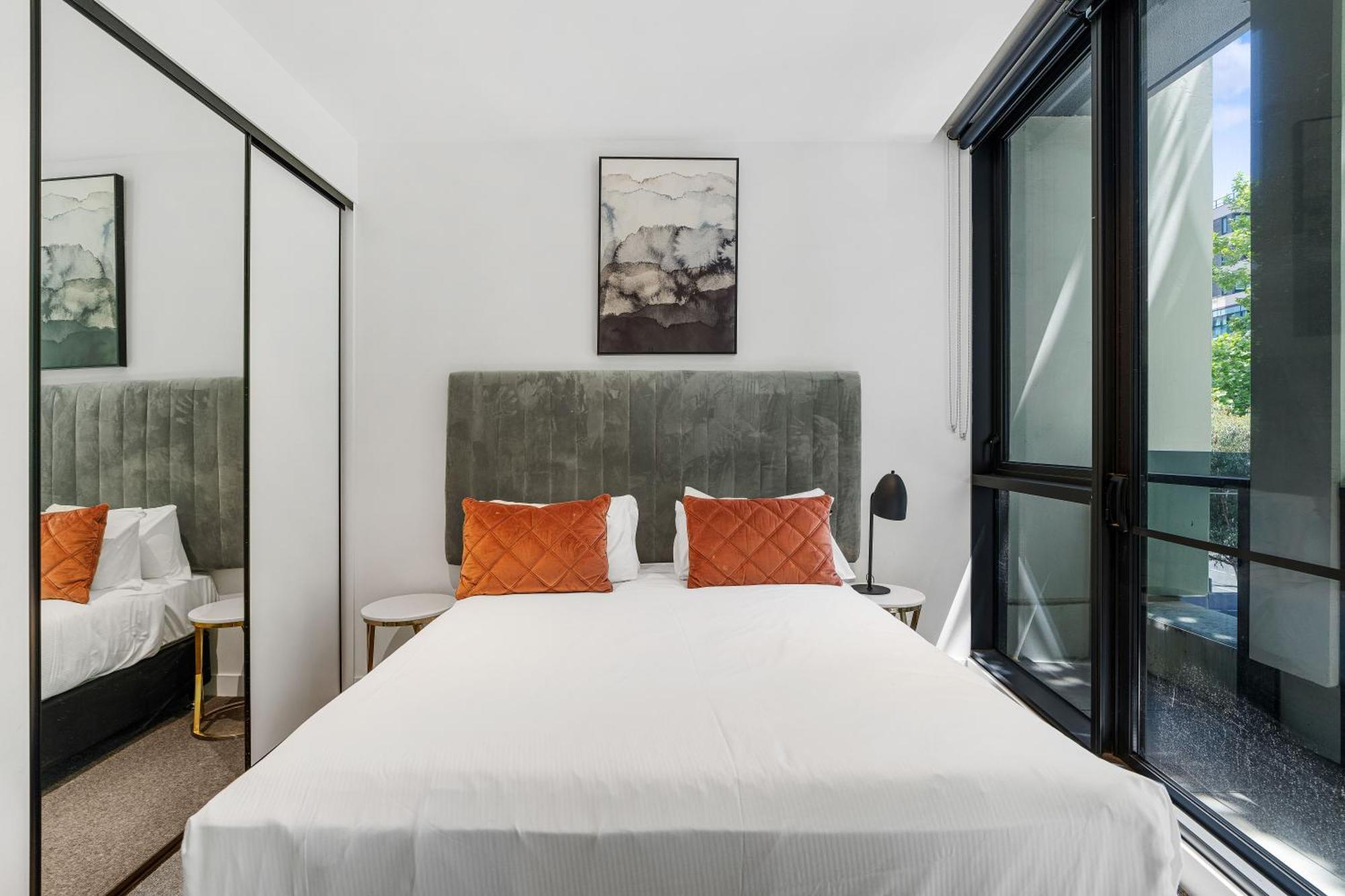 The Eminence Apartments By Cllix Melbourne Exteriör bild