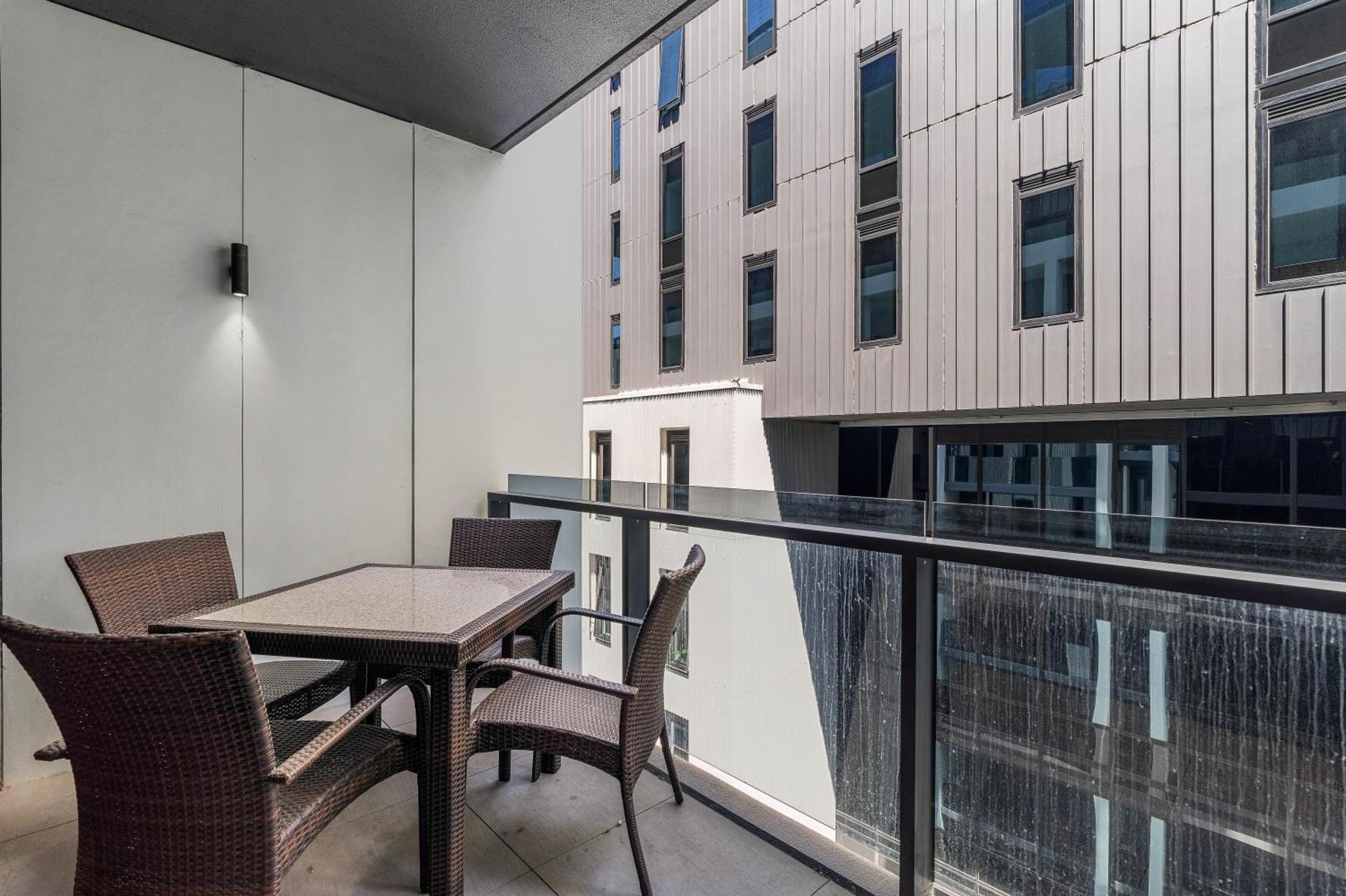 The Eminence Apartments By Cllix Melbourne Exteriör bild