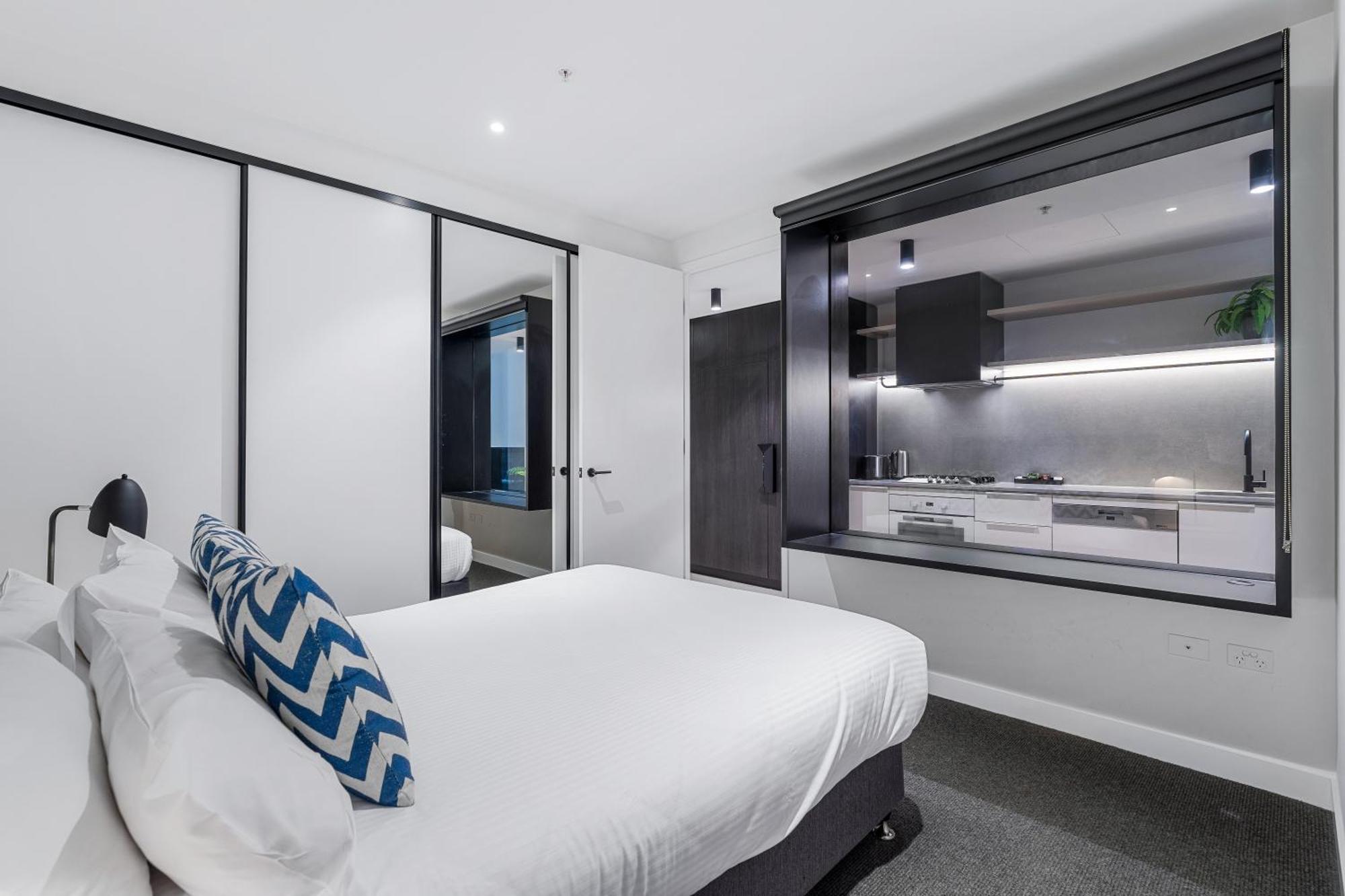 The Eminence Apartments By Cllix Melbourne Exteriör bild