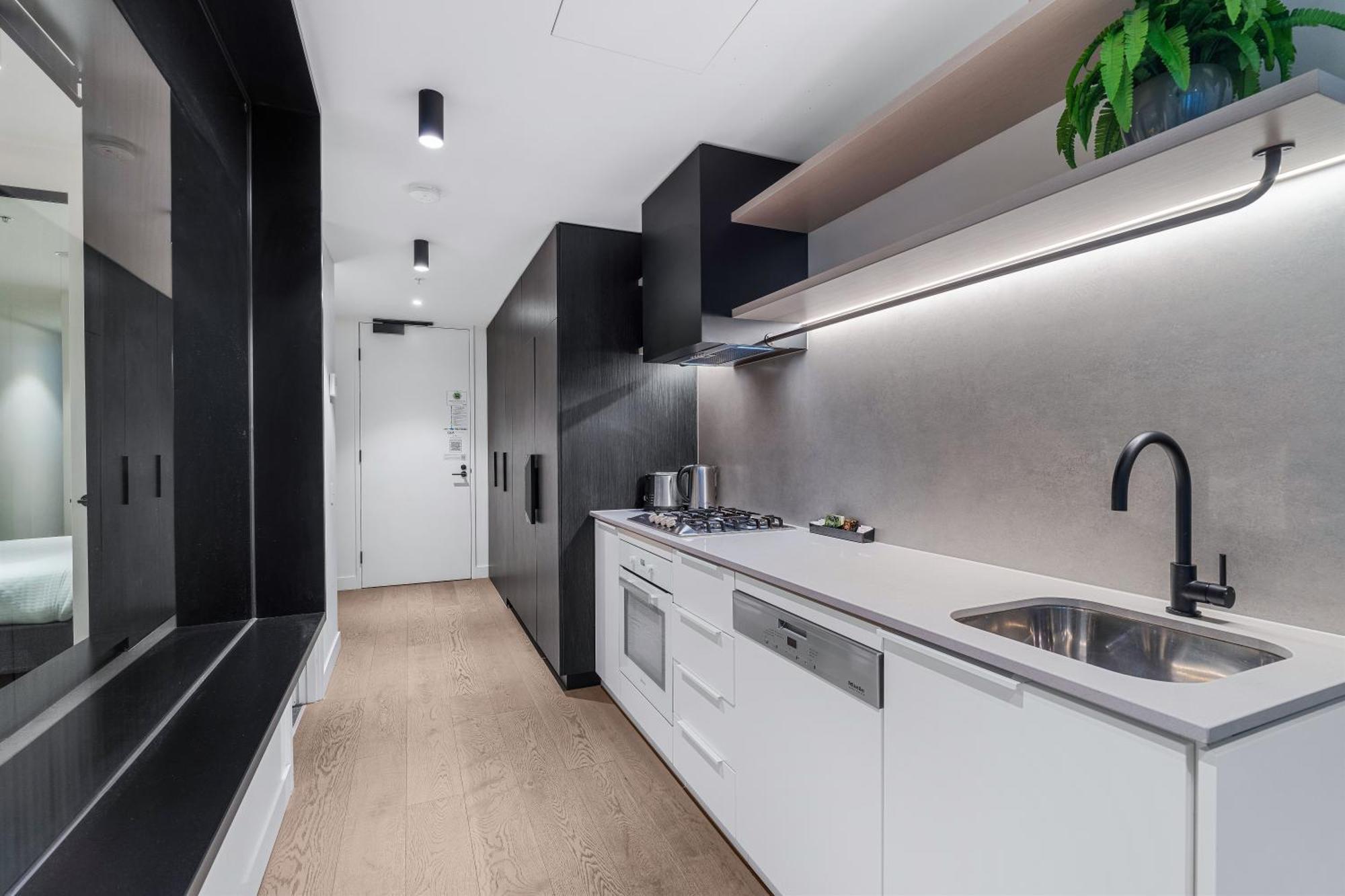 The Eminence Apartments By Cllix Melbourne Exteriör bild