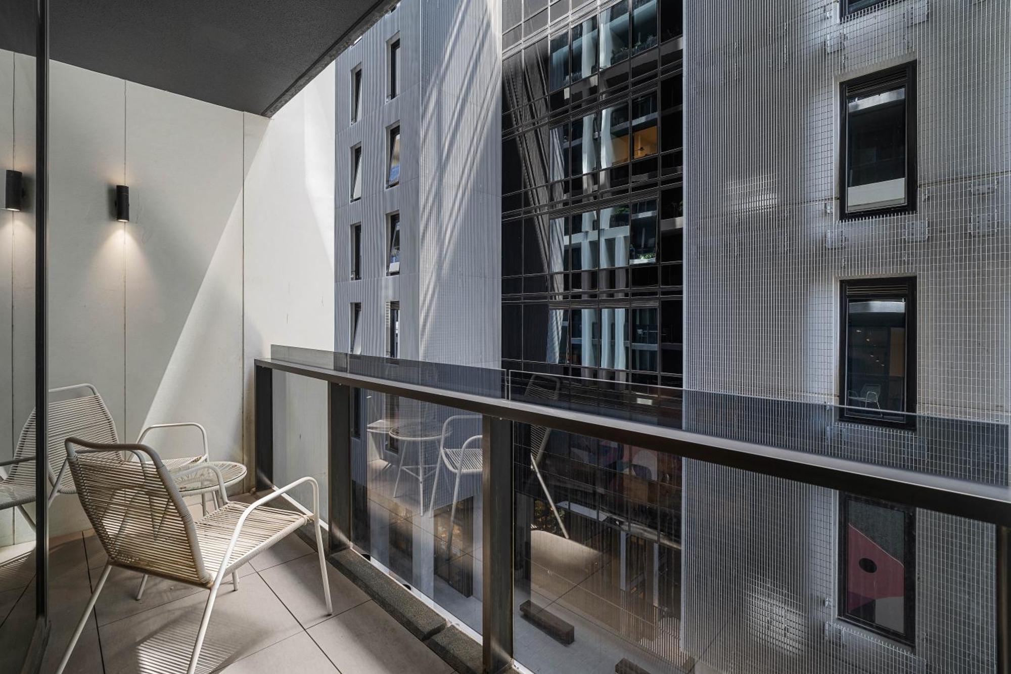 The Eminence Apartments By Cllix Melbourne Exteriör bild